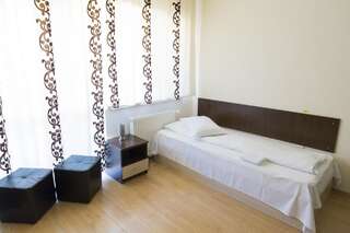 Хостелы Hostel Holland Bacau Бакэу Односпальная кровать в общем номере с 2 кроватями-3