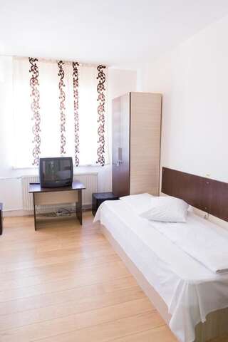 Хостелы Hostel Holland Bacau Бакэу Односпальная кровать в общем номере с 2 кроватями-4