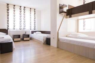 Хостелы Hostel Holland Bacau Бакэу Односпальная кровать в общем номере с 4 кроватями-4